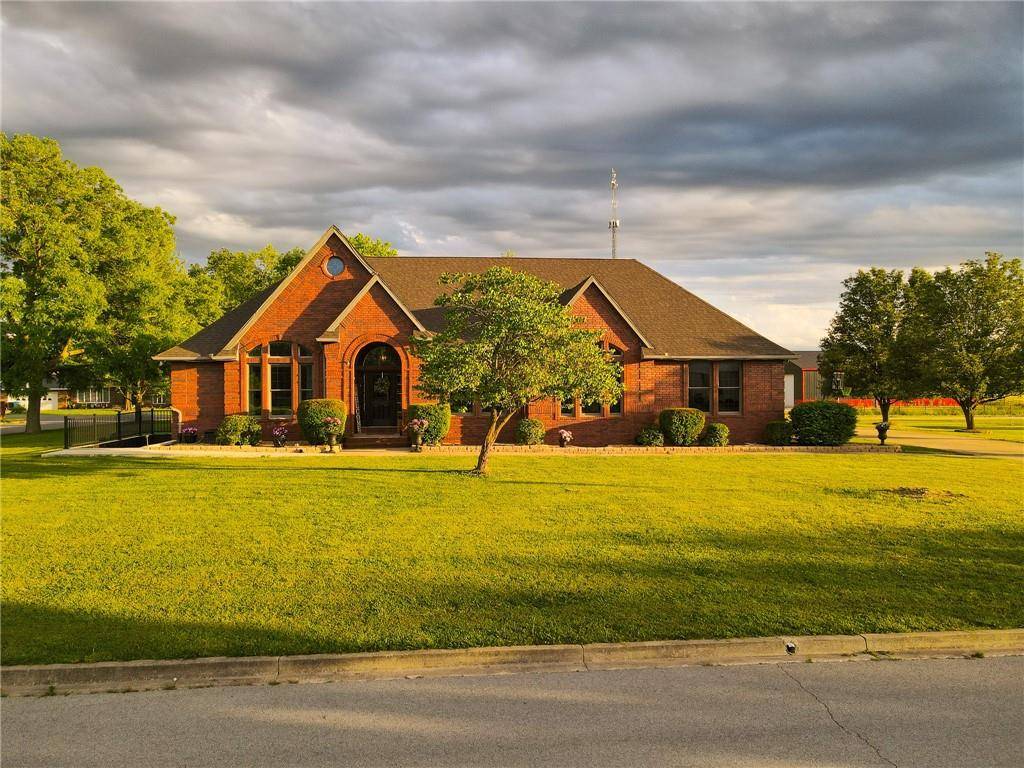 1 Shamrock DR, Lamar, MO 64759