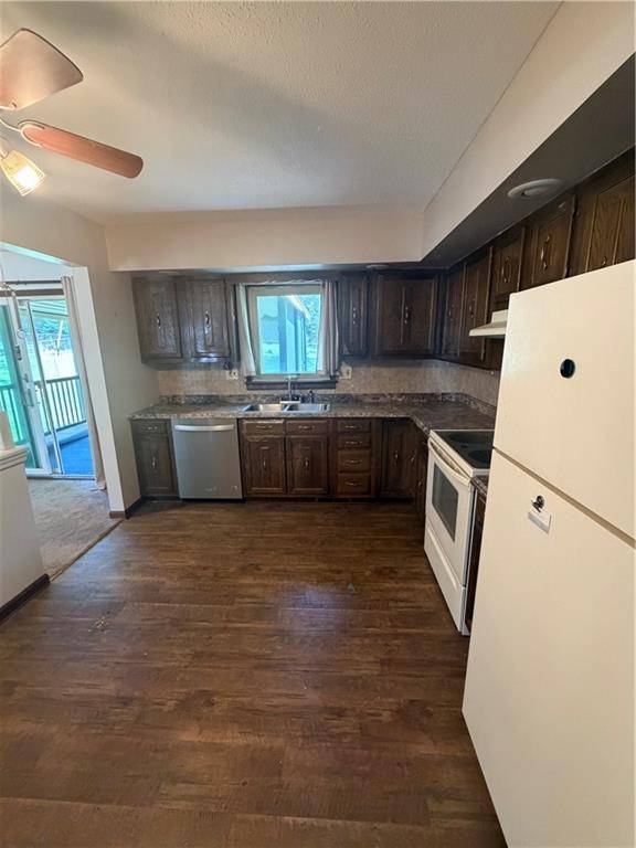 2607 NW Powderhorn DR, Kansas City, MO 64154