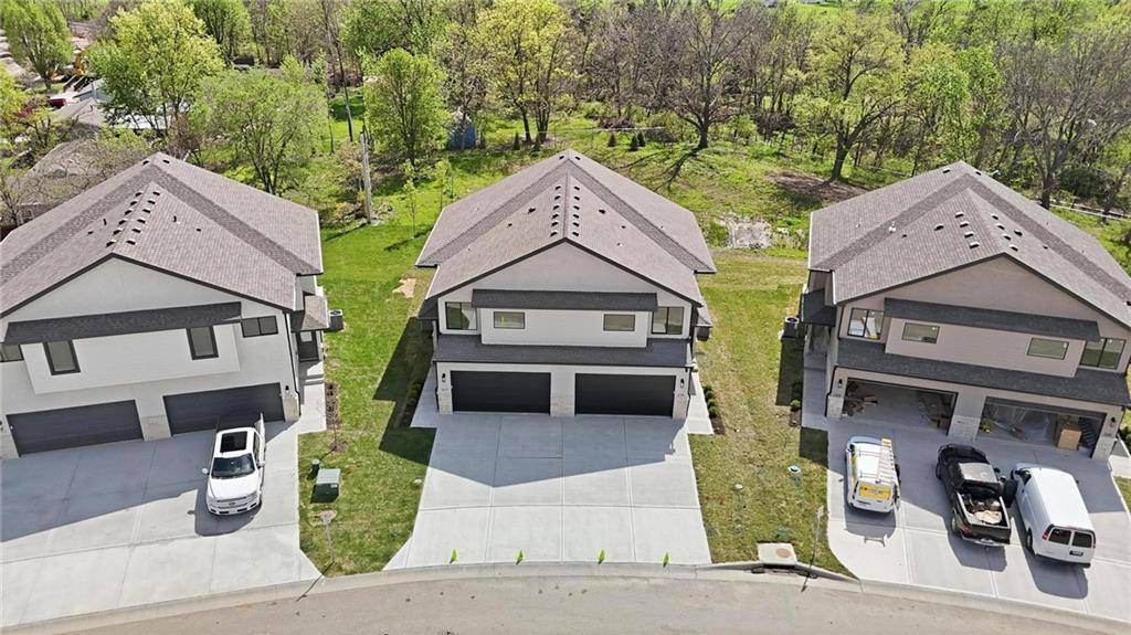 223 NW Orchard CT, Lee's Summit, MO 64063
