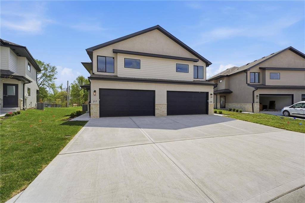 229 NW Orchard CT, Lee's Summit, MO 64063