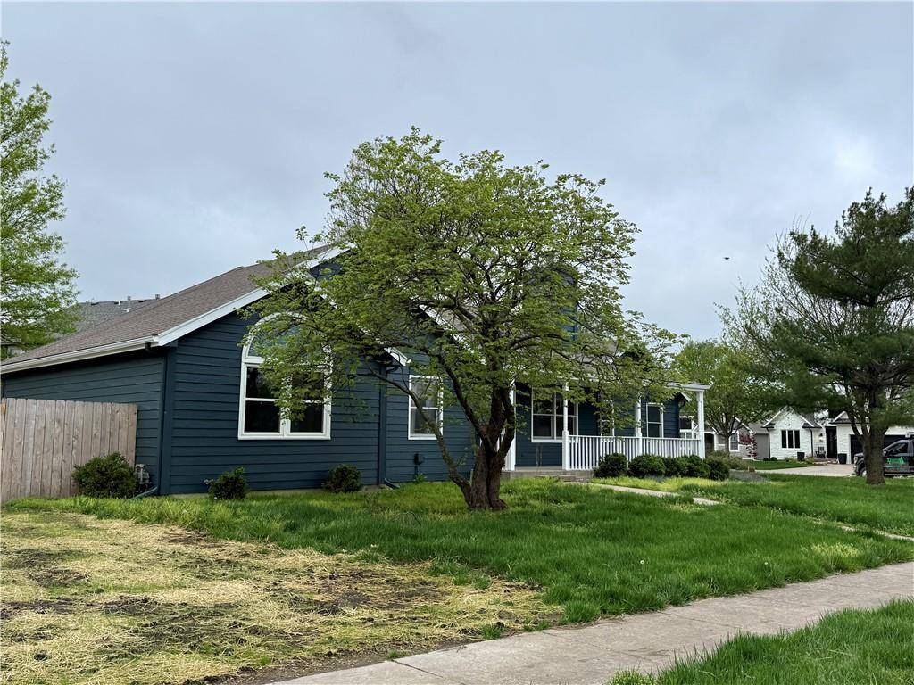 1729 S Maple ST, Ottawa, KS 66067