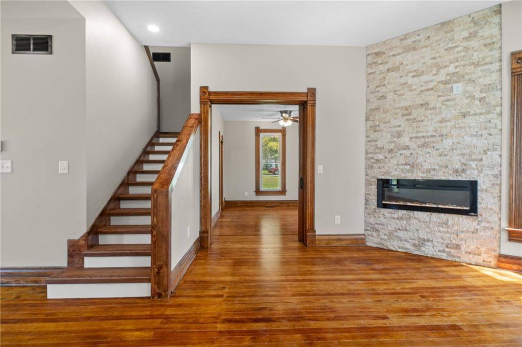 210 Winner AVE, Gower, MO 64454