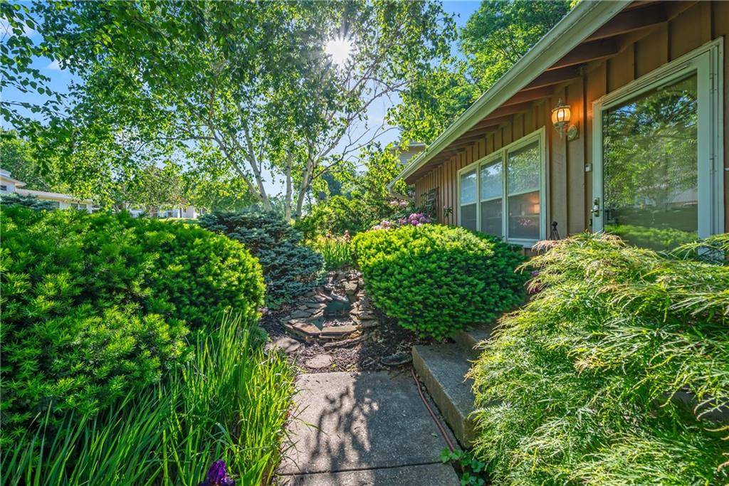 2101 NE 62nd ST, Kansas City, MO 64118