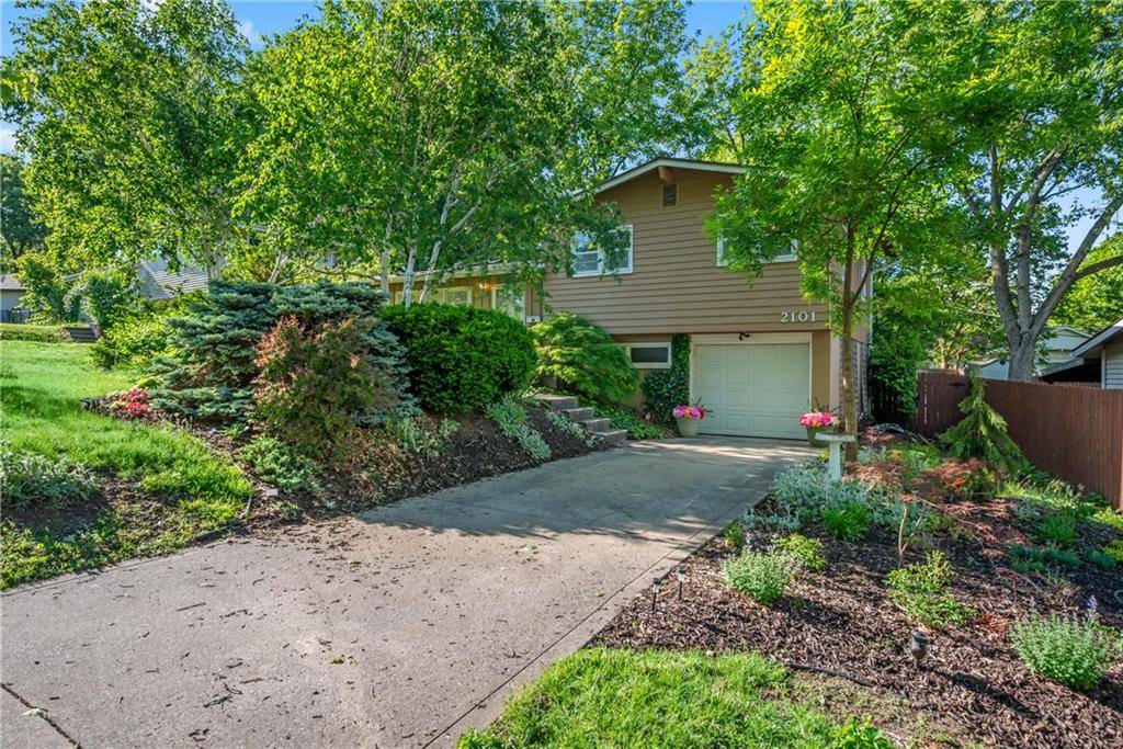 2101 NE 62nd ST, Kansas City, MO 64118