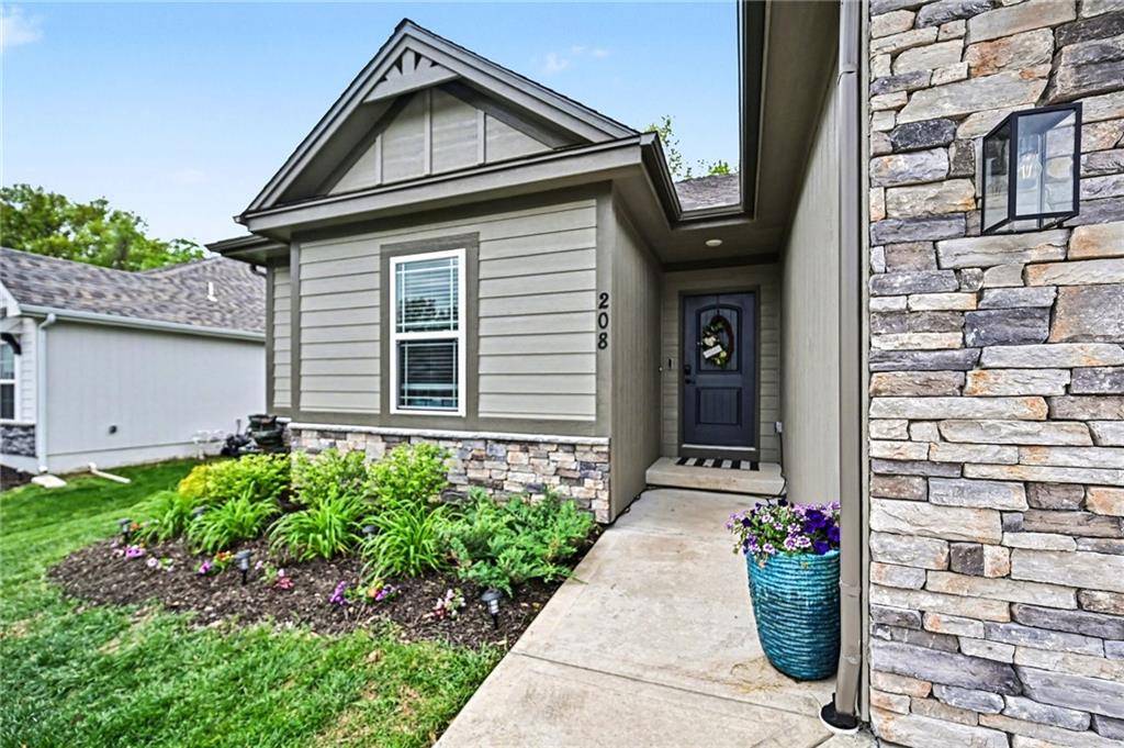 208 S MARIMACK CT, Kearney, MO 64060