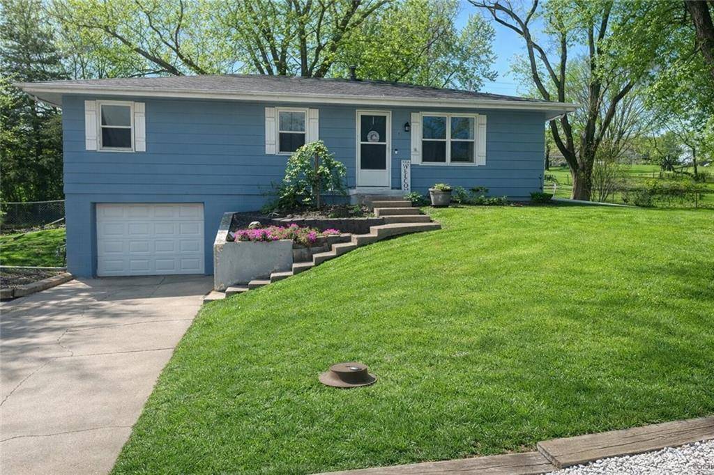 329 Lincoln DR, Gower, MO 64454
