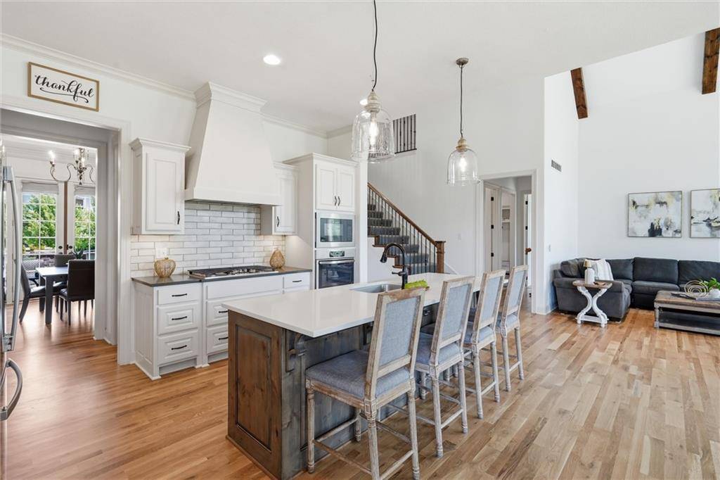 24739 W 92nd ST, Lenexa, KS 66227