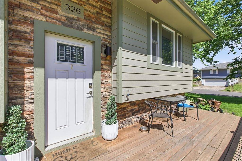 326 Gregory DR, Gower, MO 64454