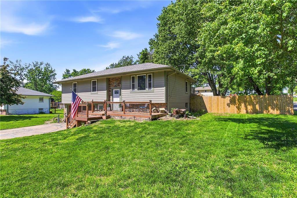 326 Gregory DR, Gower, MO 64454