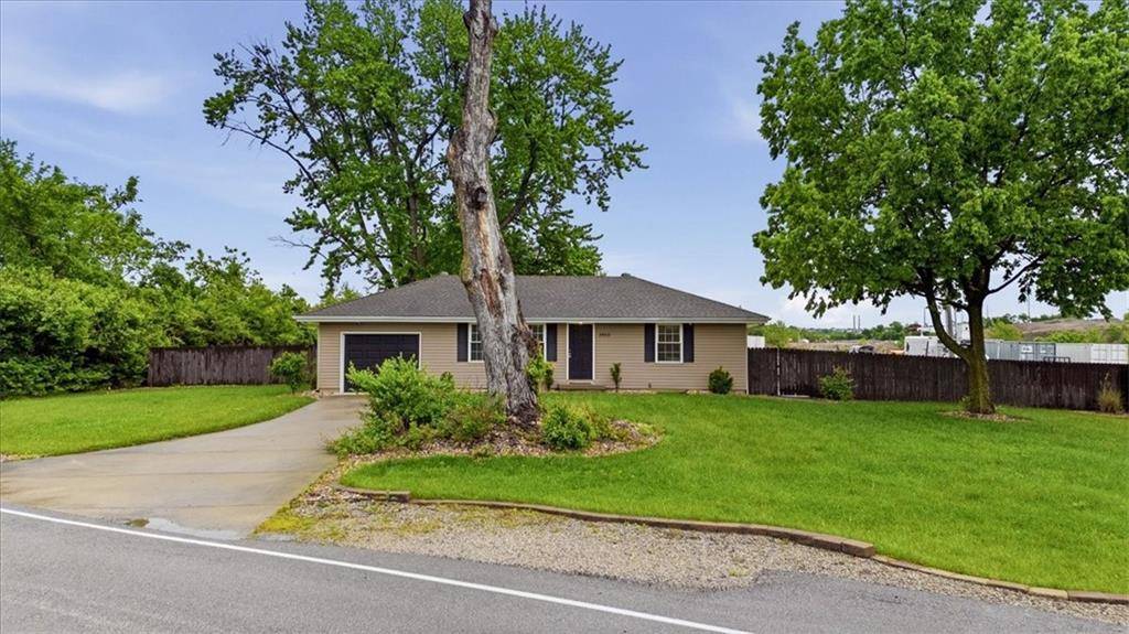 2450 Lowenstein DR, Lee's Summit, MO 64081