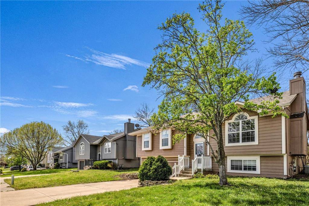 100 N Darrowby DR, Raymore, MO 64083