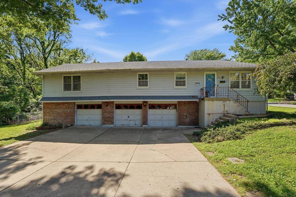 4100 S Coventry DR, Independence, MO 64055