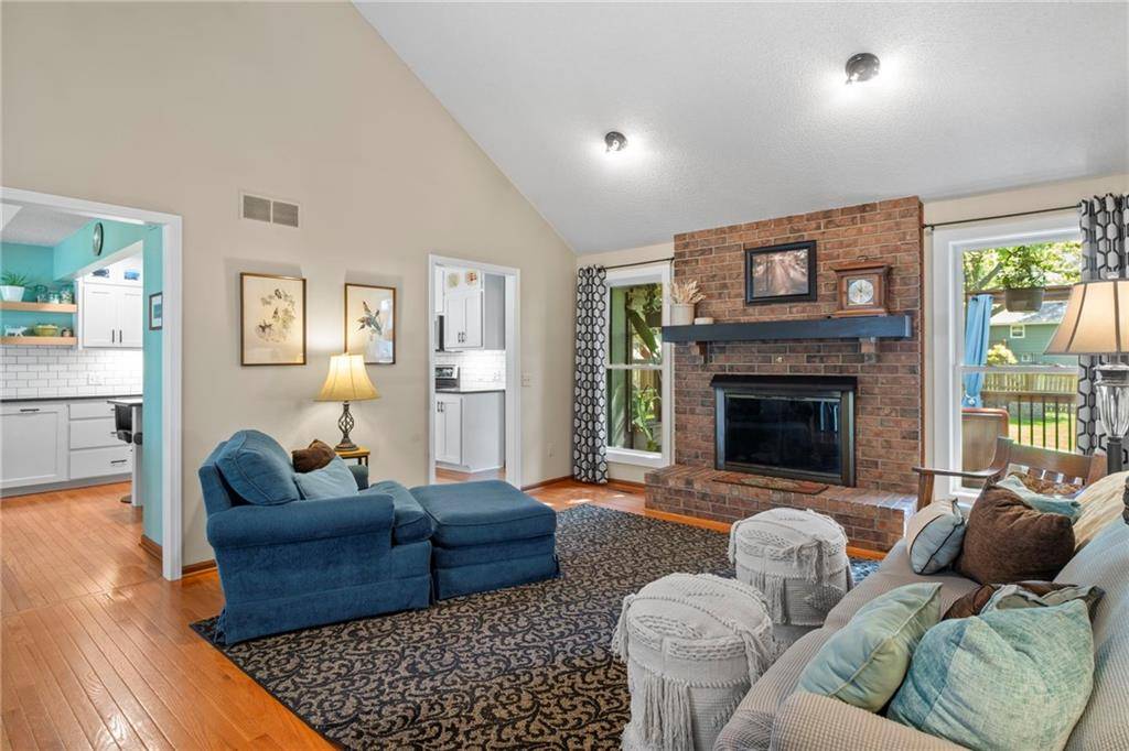 701 Benjamin AVE, Gower, MO 64454