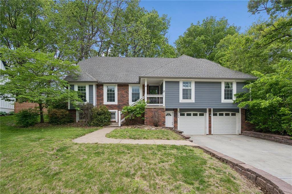 6104 Albervan ST, Shawnee, KS 66216