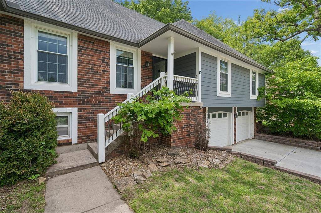 6104 Albervan ST, Shawnee, KS 66216