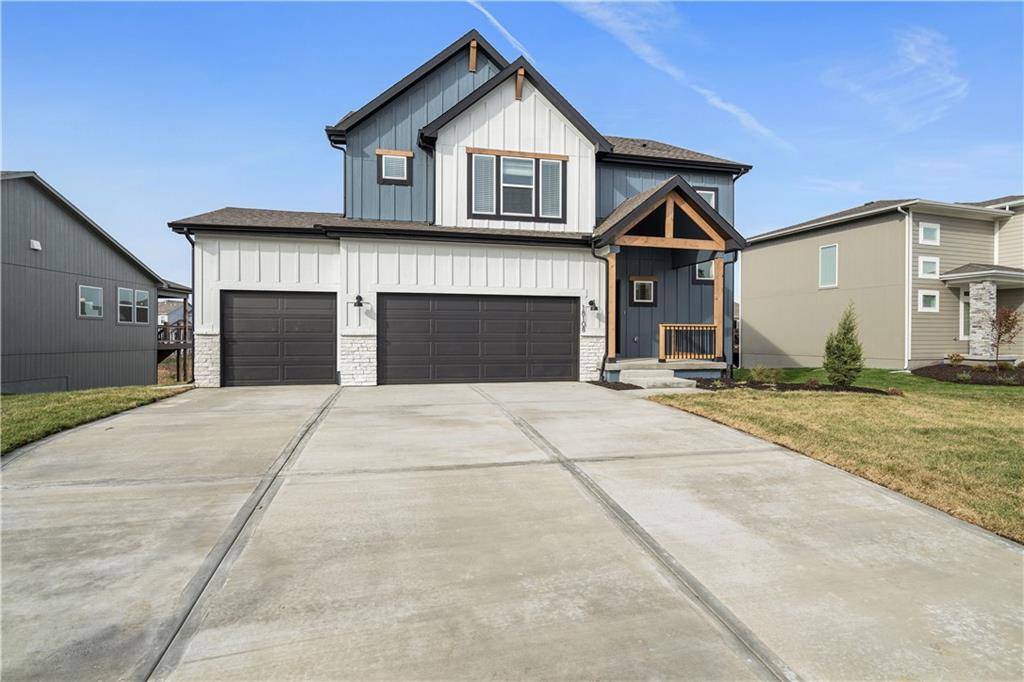 517 SW Amara DR, Blue Springs, MO 64064