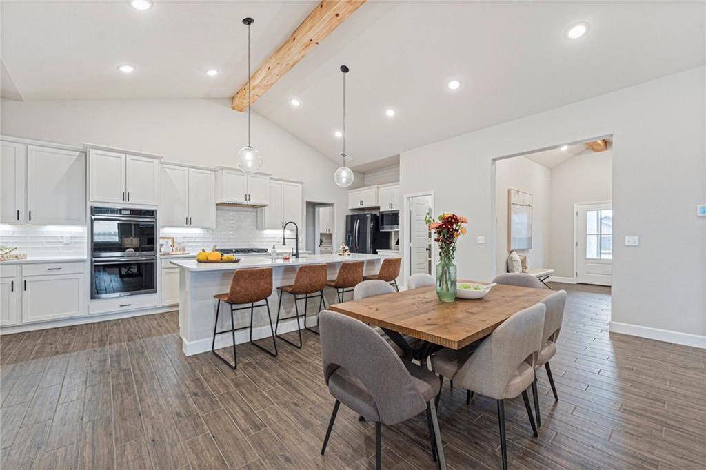 18390 W 195th ST, Spring Hill, KS 66083