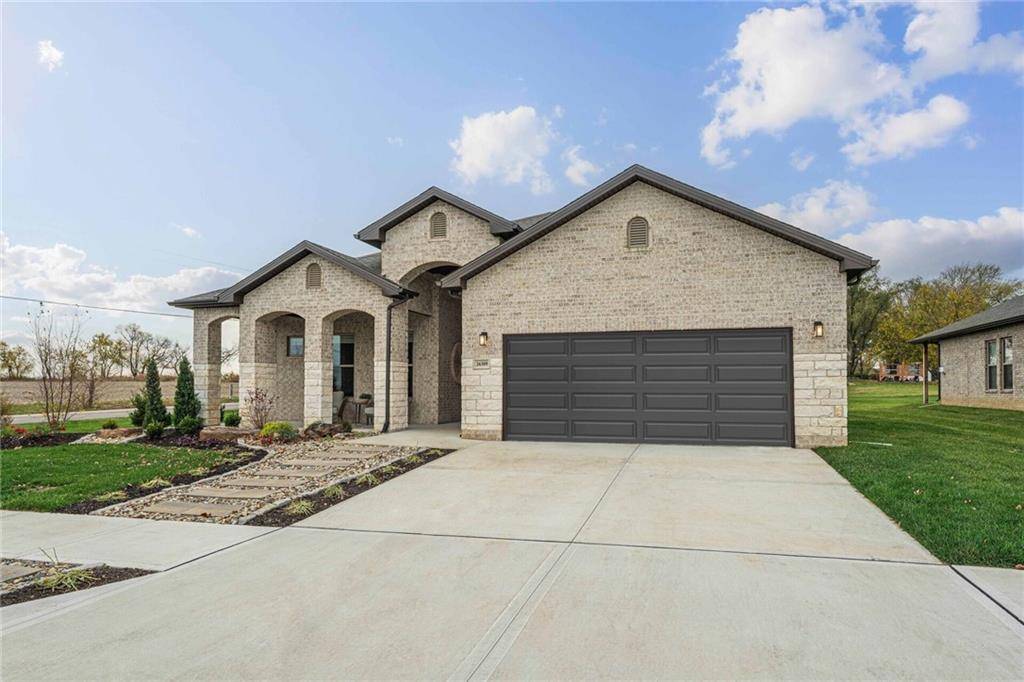 18390 W 195th ST, Spring Hill, KS 66083
