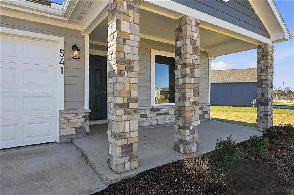 628 W Bluebird ST, Gardner, KS 66030