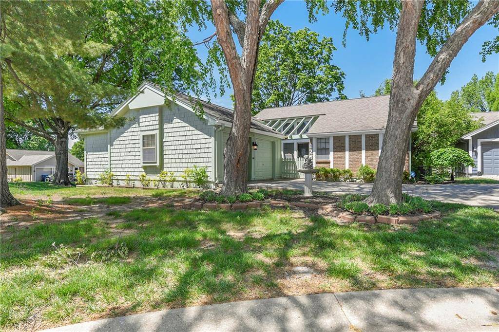 8266 Monrovia ST, Lenexa, KS 66215