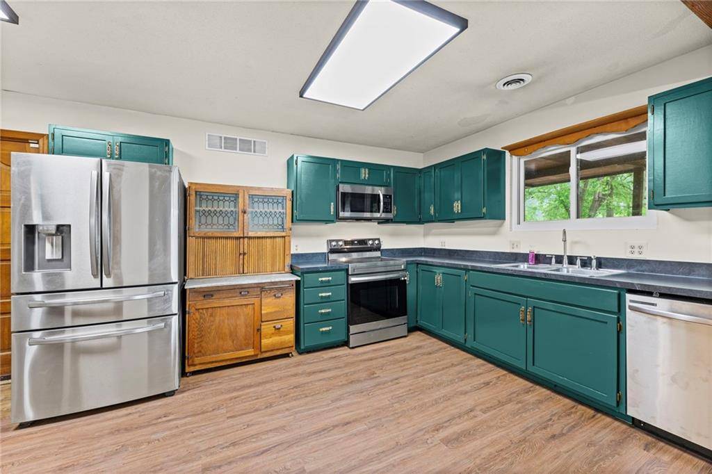 301 SW 13th ST, Oak Grove, MO 64075