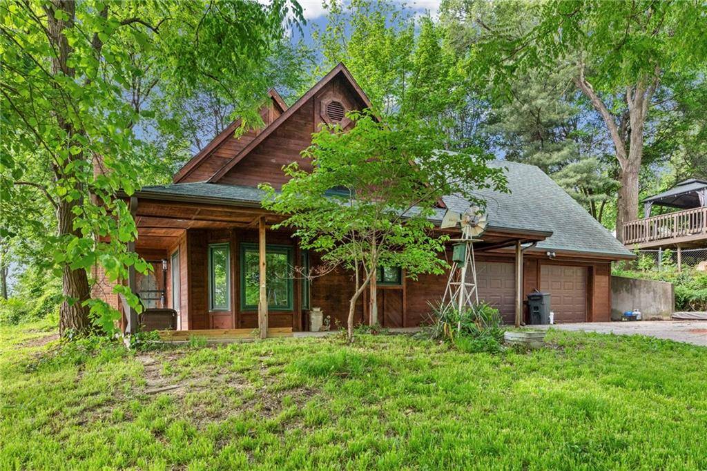 301 SW 13th ST, Oak Grove, MO 64075