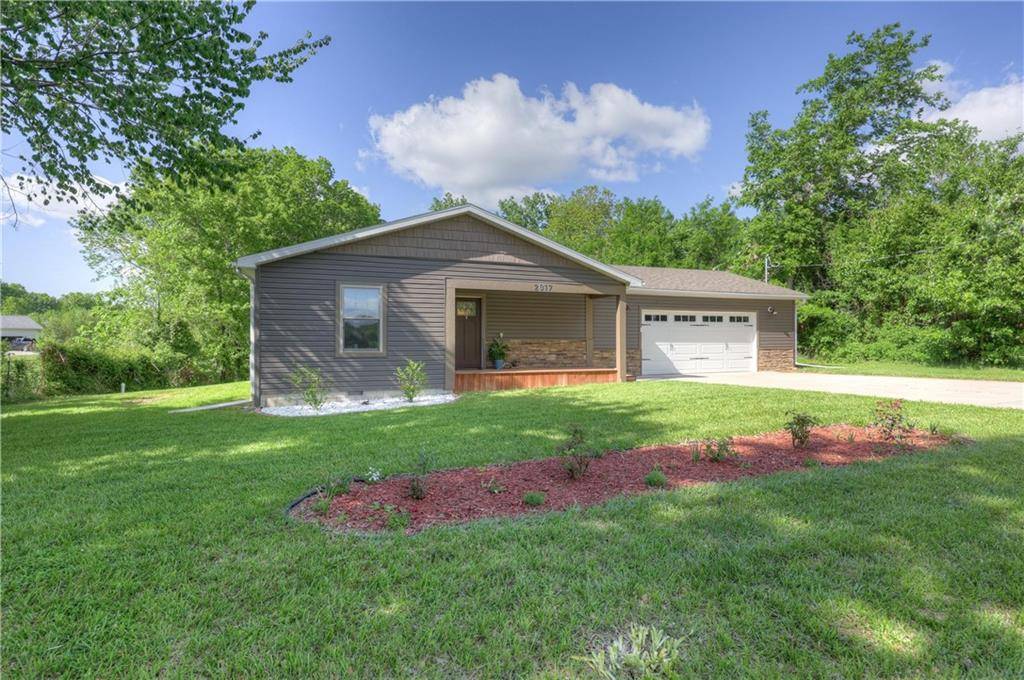 2017 E 14th ST, Pittsburg, KS 66762
