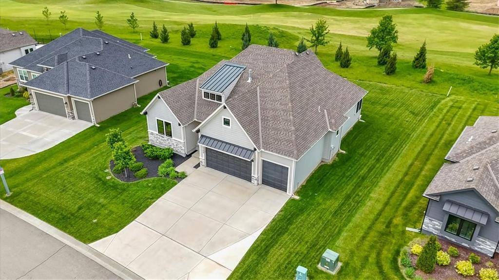 4380 Aspen DR, Basehor, KS 66007