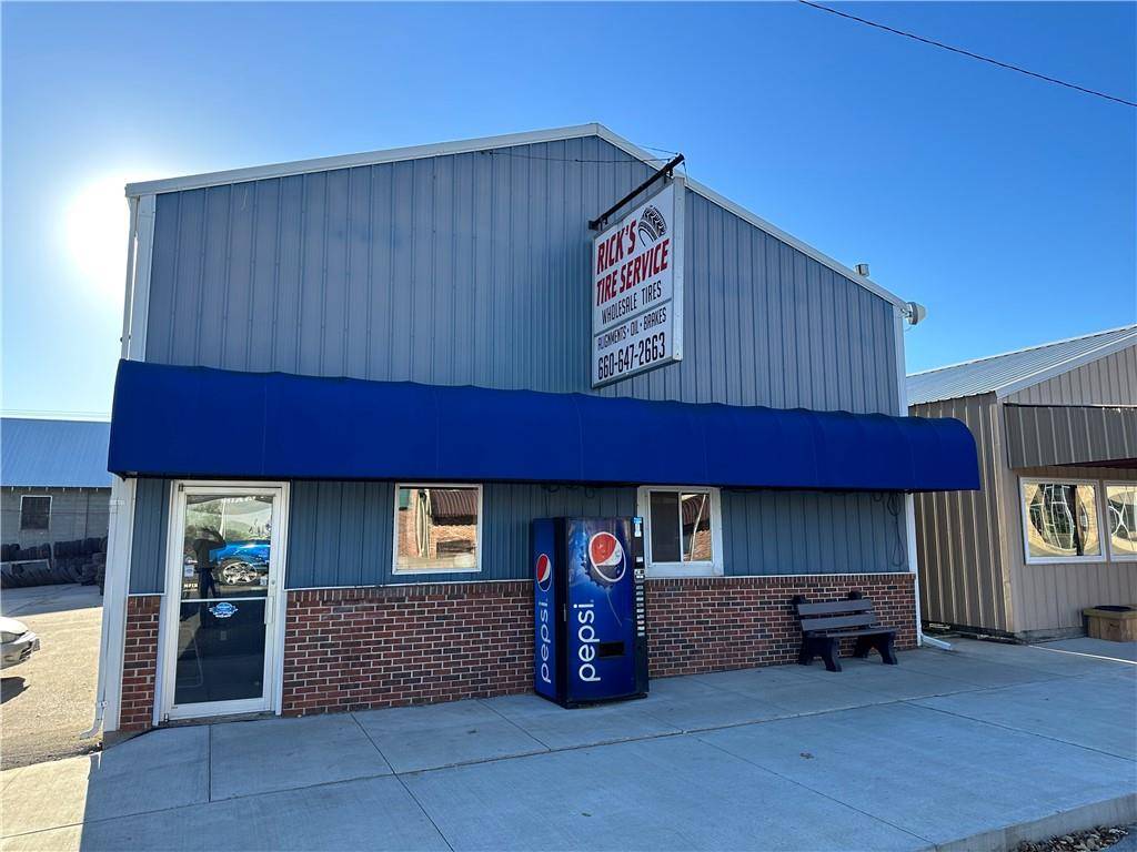 123 N Main ST, Windsor, MO 65360