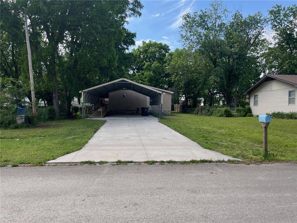 1309 N 9th ST, Independence, KS 67301