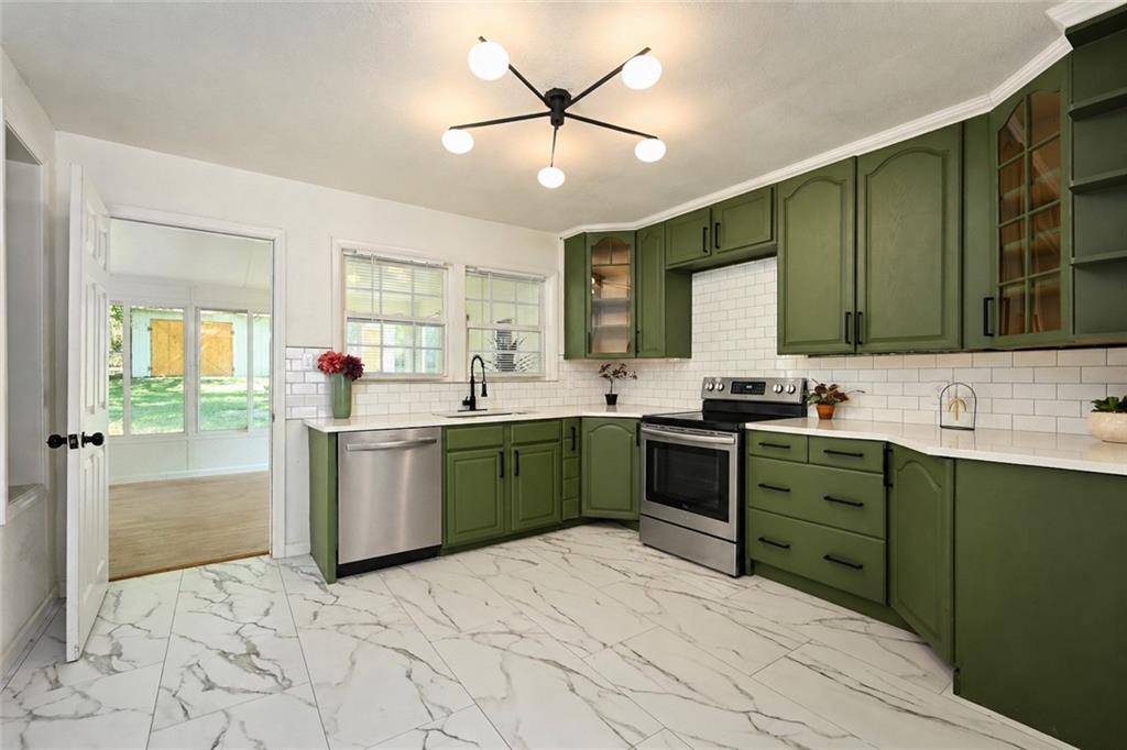 13301 10th ST, Grandview, MO 64030