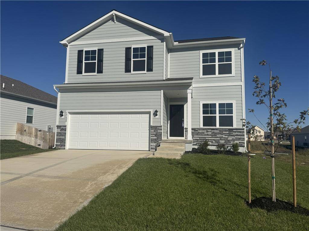 300 Lake Meadows DR, Smithville, MO 64089
