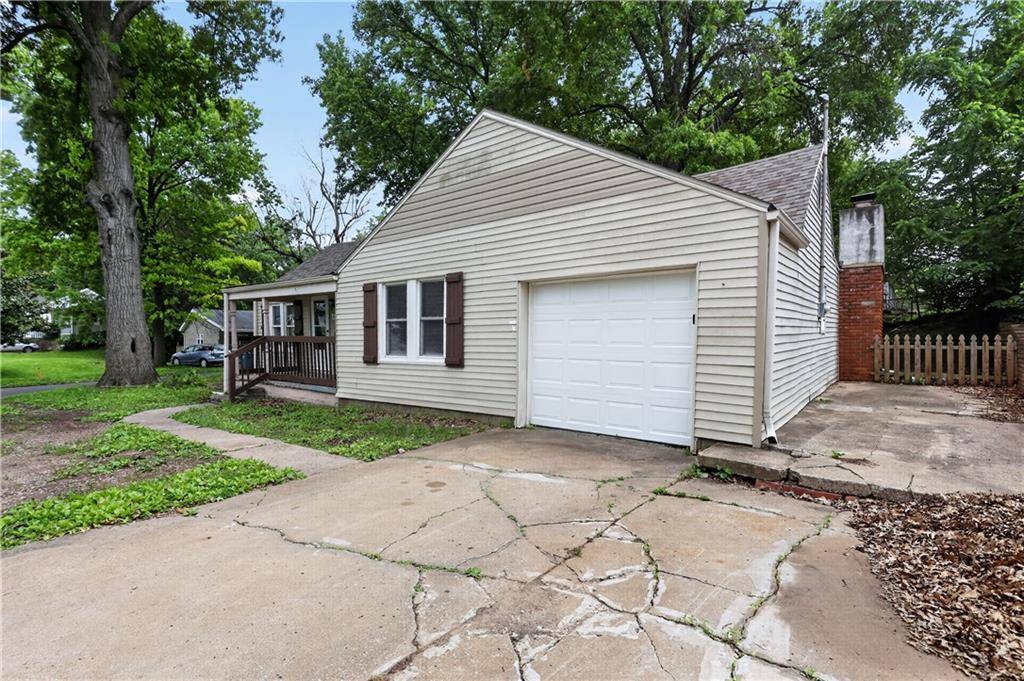701 W Jones ST, Independence, MO 64052