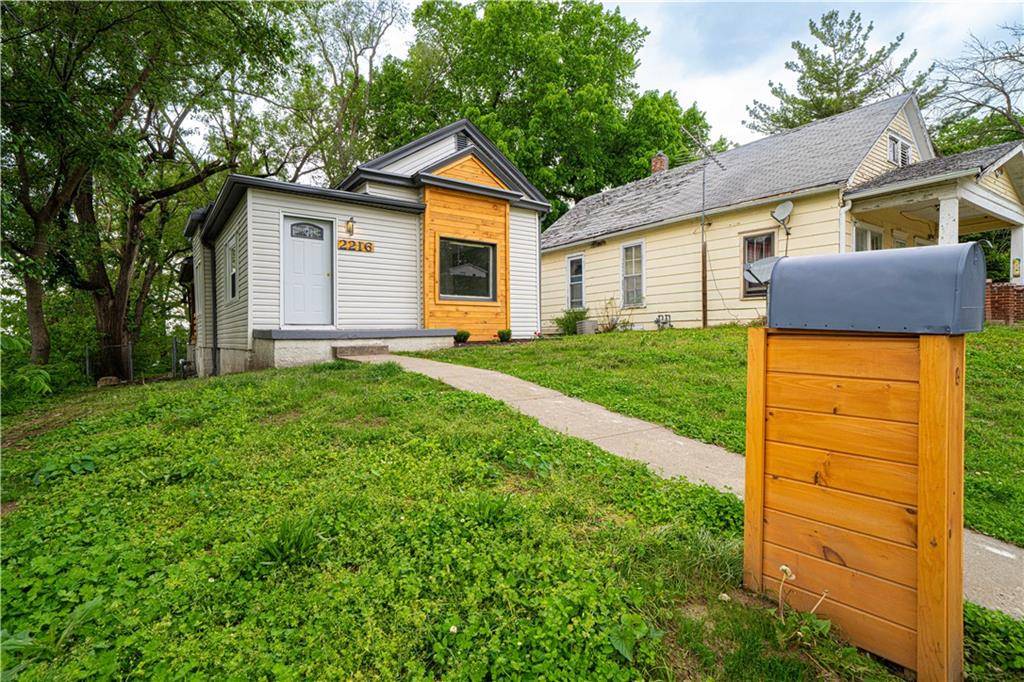 2216 Main ST, St Joseph, MO 64505