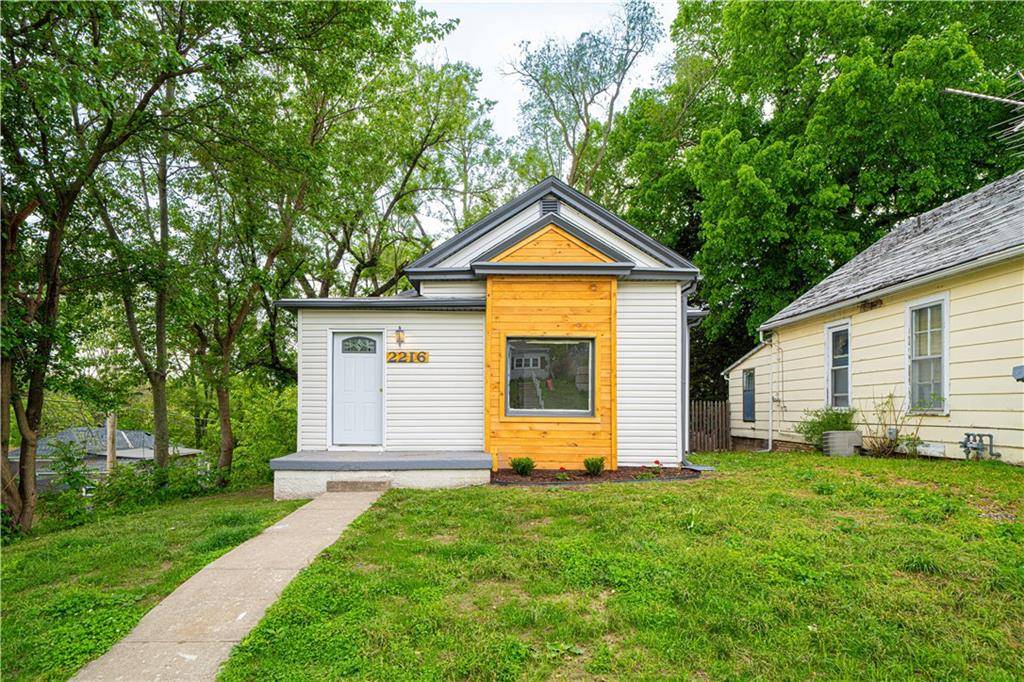 2216 Main ST, St Joseph, MO 64505