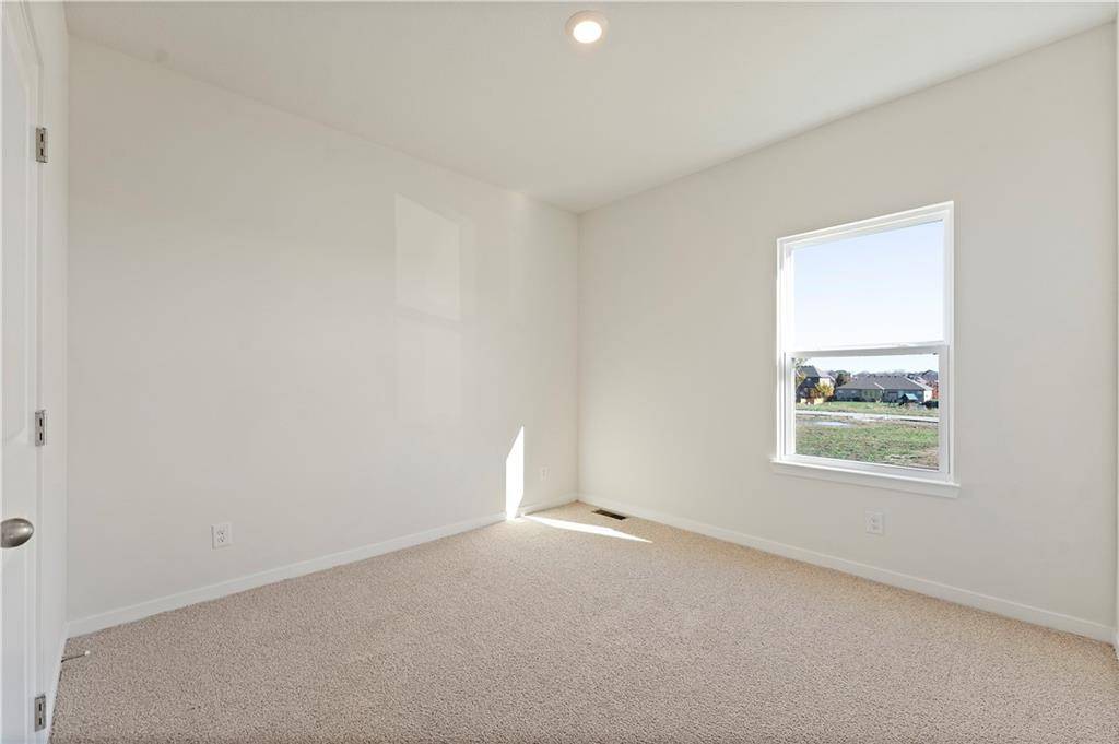 19691 W 201st ST, Spring Hill, KS 66083