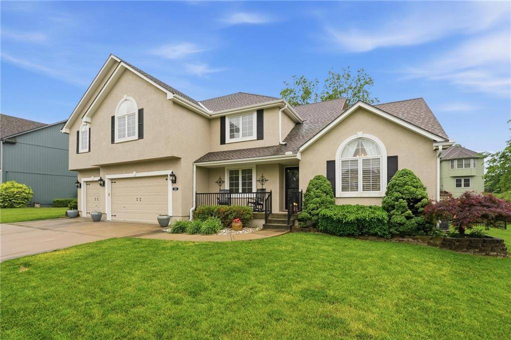 2605 SW Winterview CIR, Lee's Summit, MO 64081