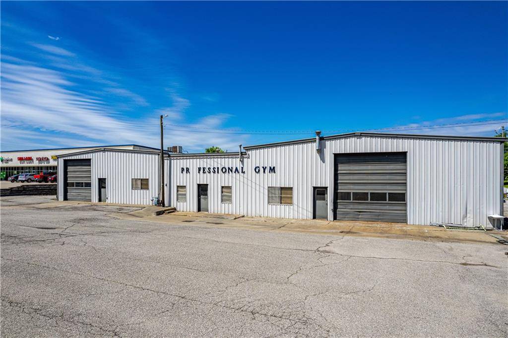 805 Cherokee DR, Marshall, MO 65340