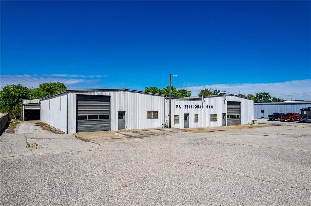 805 Cherokee DR, Marshall, MO 65340
