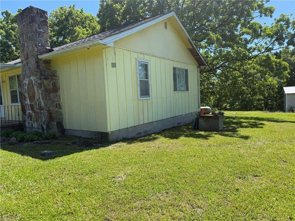 33486 7 HWY, Edwards, MO 65326