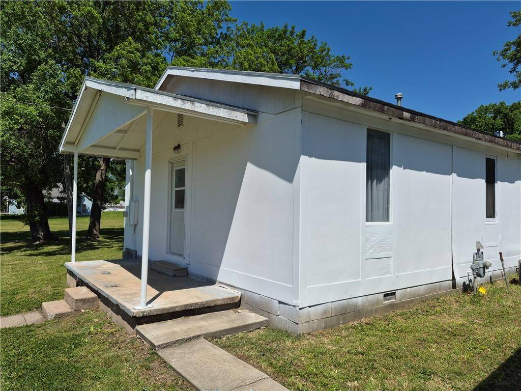400 W 5th ST, Longton, KS 67352