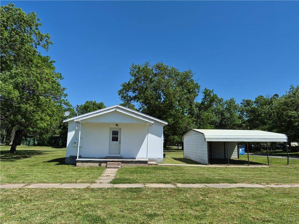 400 W 5th ST, Longton, KS 67352