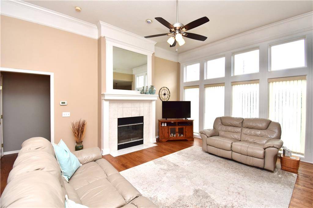 1 Timber Creek DR, Platte City, MO 64079