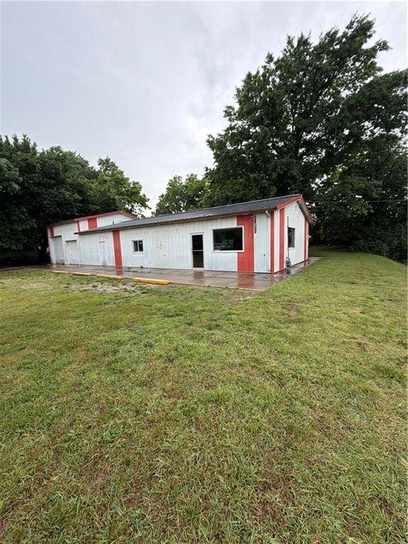 19 W 3rd ST, Chanute, KS 66720