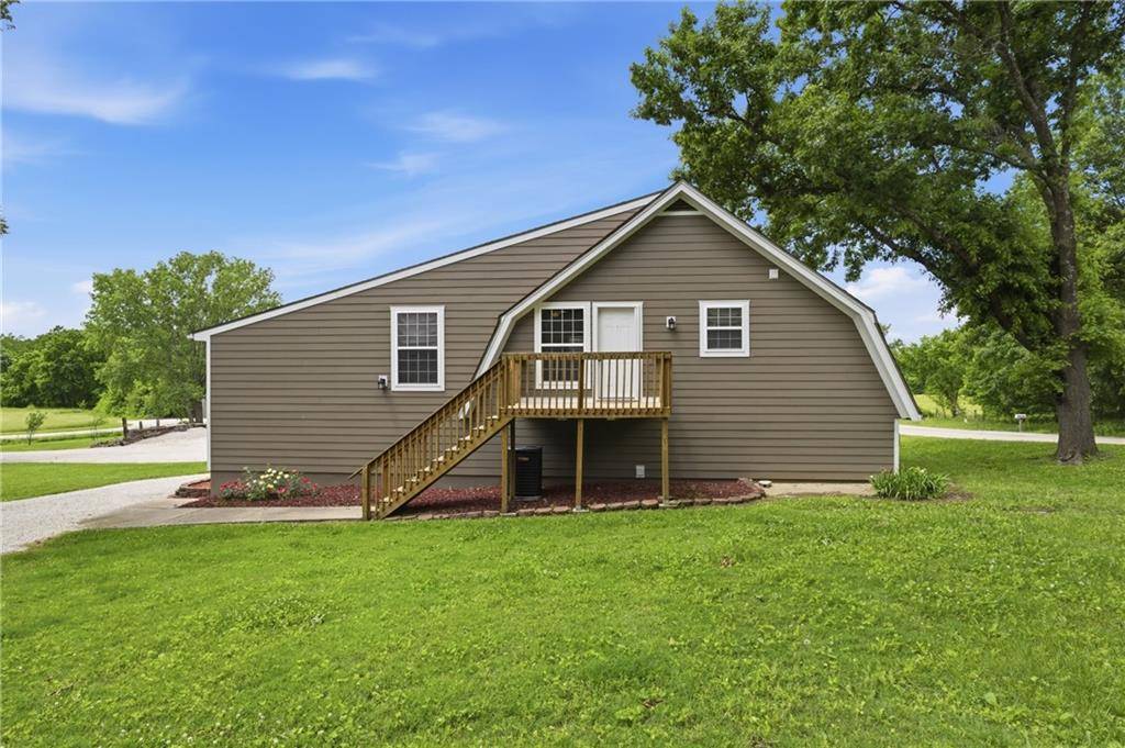 25095 W 215th ST, Spring Hill, KS 66083