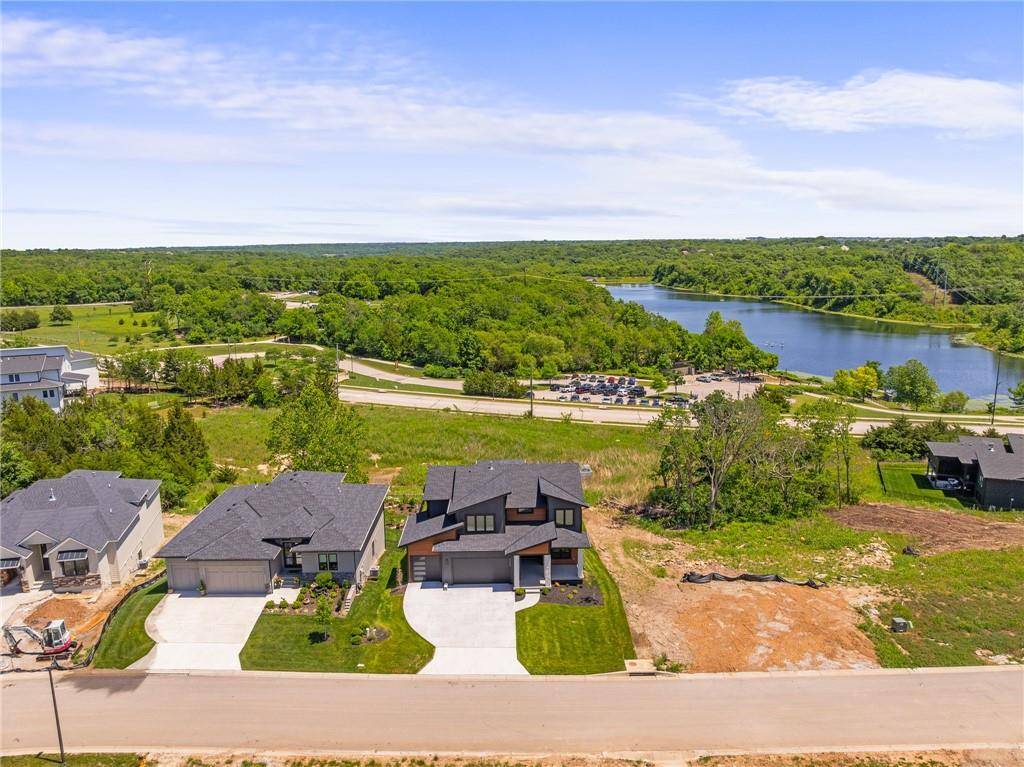 22364 W 90th TER, Lenexa, KS 66227