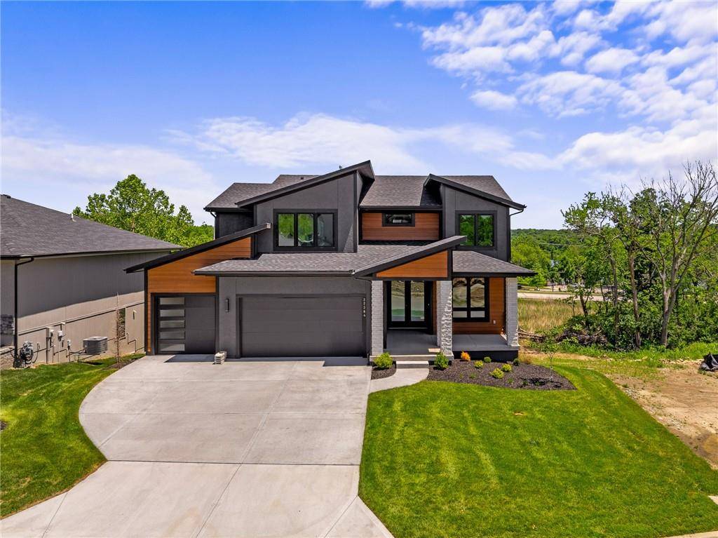 22364 W 90th TER, Lenexa, KS 66227