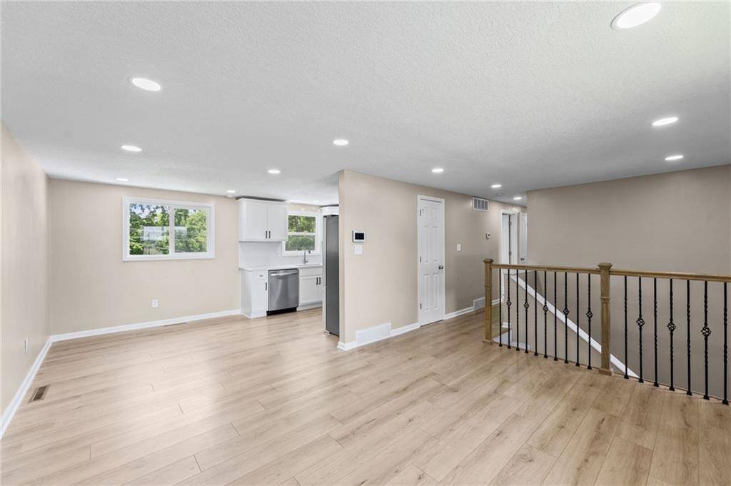 6508 E 155th ST, Grandview, MO 64030