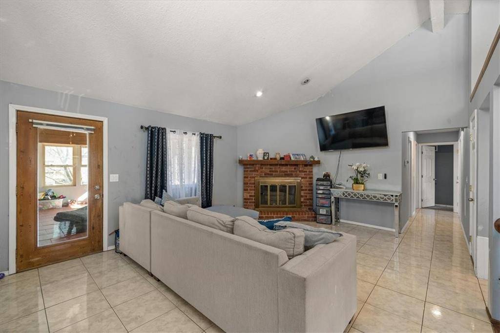 22 NW 101ST PL, Kansas City, MO 64155