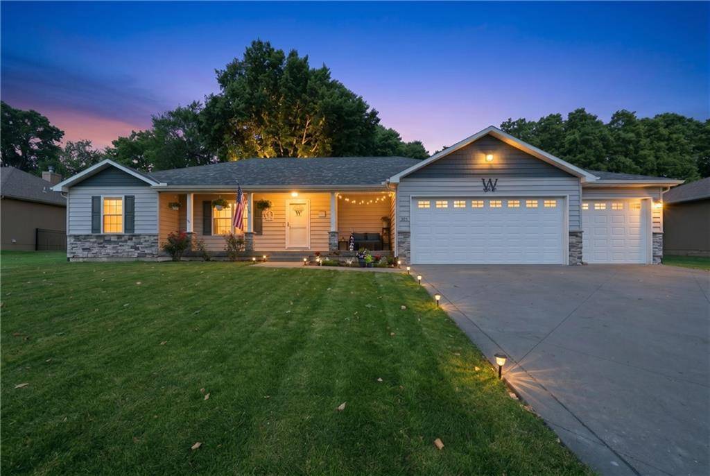 302 S Peach Tree AVE, Lone Jack, MO 64070